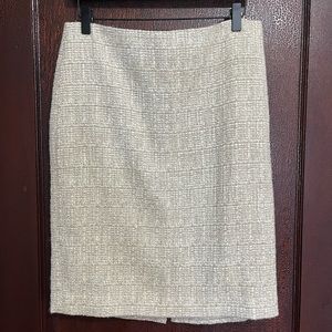 Size 6 Talbots white and cream tweed pencil skirt